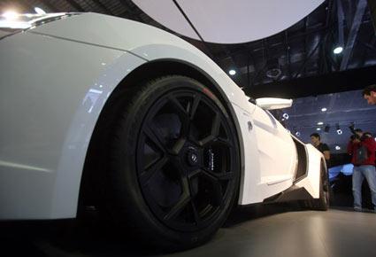  من هو الأمير الخليجي الذي إشترى أغلى سيارة في العالم؟